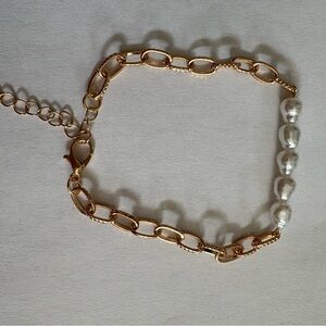 🌸Elegant Gold and Pearl Bracelet